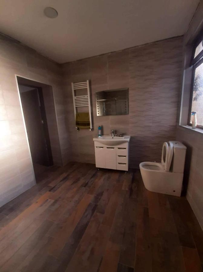 Jorji Bed & Breakfast Gori Bagian luar foto