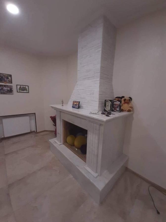 Jorji Bed & Breakfast Gori Bagian luar foto