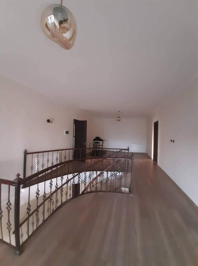 Jorji Bed & Breakfast Gori Bagian luar foto