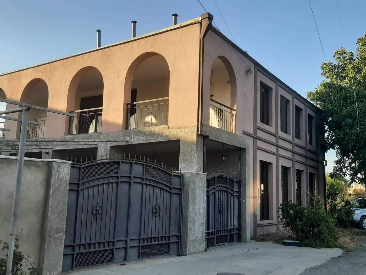 Jorji Bed & Breakfast Gori Bagian luar foto